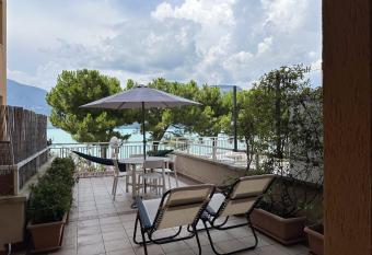 Apartment Du Lac by GardaDoma has Balcony rooms