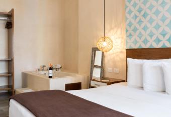 Quinta Margarita - Boho Chic Hotel has rooms with a private hot tub