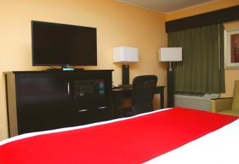 BEST WESTERN PLUS Poconos has rooms with a private hot tub