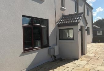 Cedarwood B&B has Balcony rooms