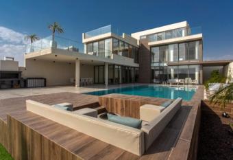 AK Luxury By Seahorse has Balcony rooms