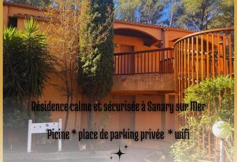 Le Sissi - Havre de Paix    Sanary allows 18 year olds to book a room