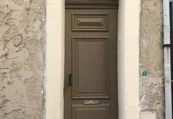 Suite romantique avec Baln  o has rooms with a private hot tub