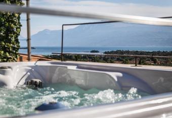 Antico Borgo B&B con SPA - Adults Only allows 18 year olds to book a room