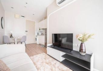 Bangkok Downtown2min walk toBTS has Balcony rooms