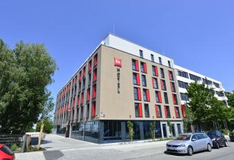 Ibis Muenchen City Ost allows 18 year olds to book a room