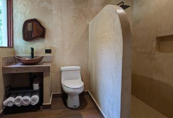 Villa con jacuzzi en Bacalar has rooms with a private hot tub