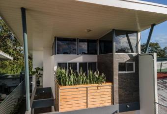 Calla House Arenal,Central location,Fully Equipped has rooms with a private hot tub