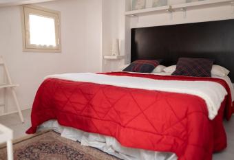 Casa Andromaca allows 18 year olds to book a room