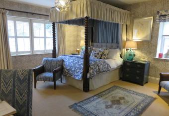 The Swan Hotel has Balcony rooms