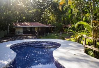 Kalea Yard & Hostel has Balcony rooms