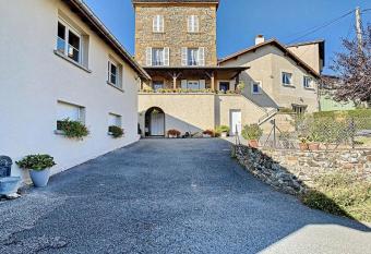 Les terres du Sotison has Balcony rooms