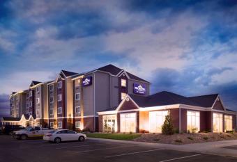 Microtel by Wyndham Vernal / Naples allows 18 year olds to book a room