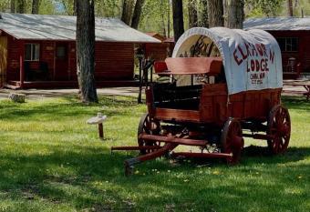 Elkhorn Lodge has Balcony rooms