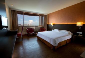 Hotel Malaysia allows 18 year olds to book a room