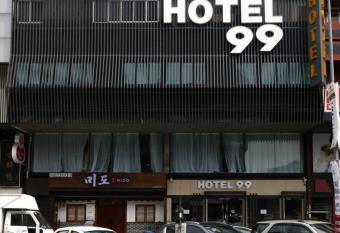 Hotel 99 SS2 Petaling Jaya allows 18 year olds to book a room
