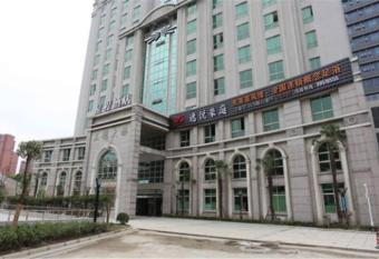 Starway Shanghai Anting Motor City Hotel allows 18 year olds to book a room
