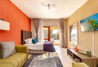 Urban Oasis Studio with balcony in Fourways has Balcony rooms