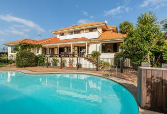 Grange Harbour View B&B allows 18 year olds to book a room