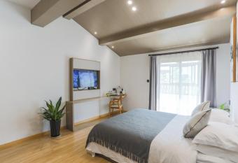 Wuzhen Residence B&B has Balcony rooms