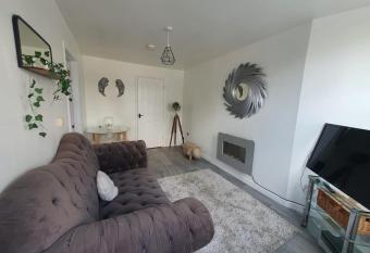 10 Pier Road Gillingham ME7 1RJ allows 18 year olds to book a room