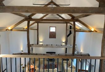 The Carriage House, Haversham has Balcony rooms