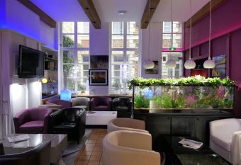 H  tel Les Trois Luppars allows 18 year olds to book a room