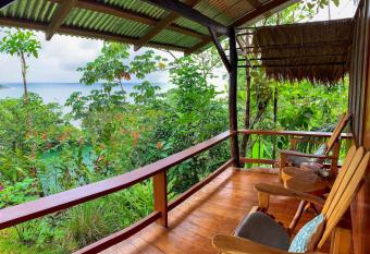 Sunset Lodge has Balcony rooms