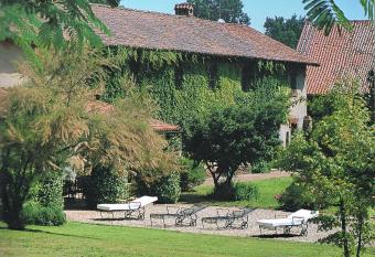 Country House allows 18 year olds to book a room