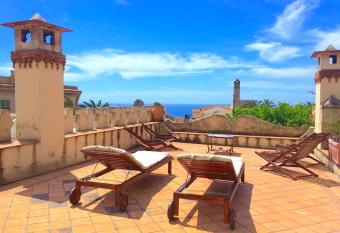 VILLA MIMOSA Taormina allows 18 year olds to book a room