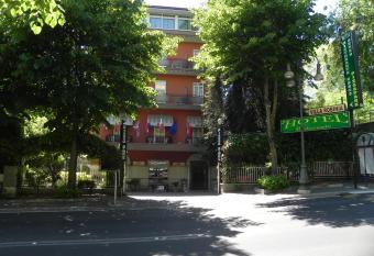 Hotel Villa Robinia allows 18 year olds to book a room