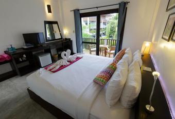 Greenlight Fisherman s Village Resort & Caf   has Balcony rooms