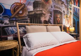 Palazzo Rosso has Balcony rooms