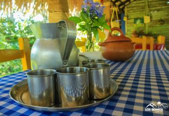 Los Bohios Campo A  il allows 18 year olds to book a room