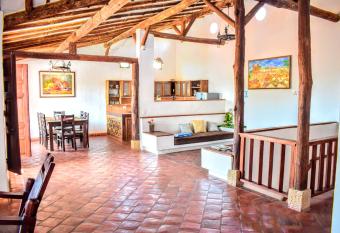 El Zaguan has Balcony rooms