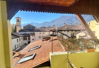 Appartamento sui tetti del centro storico allows 18 year olds to book a room