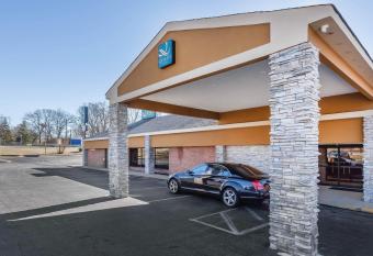 Quality Inn South Boston - Danville East has Smoking rooms