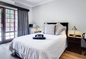 The Nightingale Guesthouse has Balcony rooms