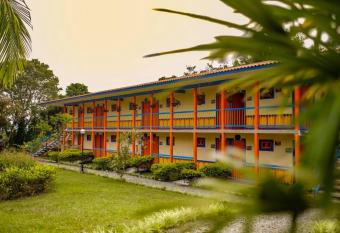 Hotel Campestre Tacurrumbi allows 18 year olds to book a room