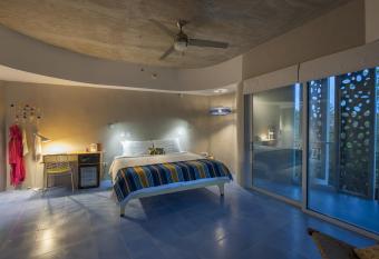 El Blok allows 18 year olds to book a room