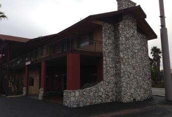 Hotel Salina Beaumont CA allows 18 year olds to book a room