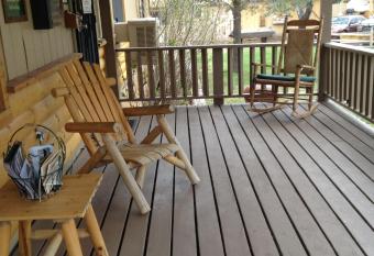 Rainbows End Fishing Resort has Balcony rooms