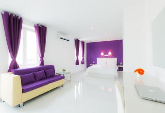 Hotel Zing Phnom Penh has Balcony rooms