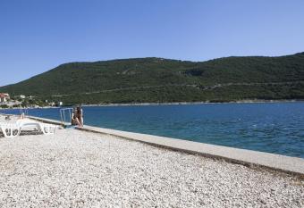 Adriatic Apartment Neum has Smoking/Balcony rooms