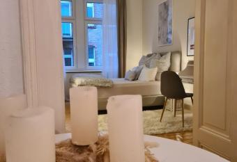 Home away from home stylish central netflix kitchen has rooms with a private hot tub