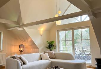 Nuits De Mer has Balcony rooms