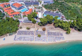 Lagomandra Beach Hotel has Balcony rooms