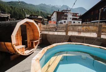 Loft1620 has Balcony rooms