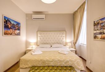 Gravina Suite Frattina has Balcony rooms