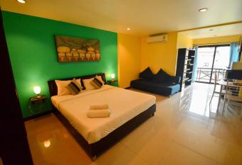 Gecko Hotel allows 18 year olds to book a room